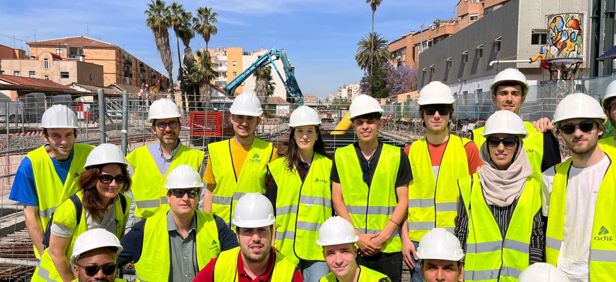 Imagen Explican las perspectivas laborales de los Ingenieros de Caminos durante la visita a las obras del AVE